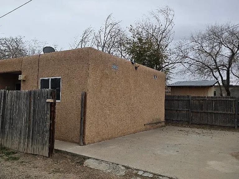 915 Walter St SE — Photo 3