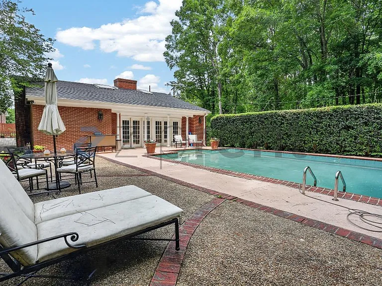 615 Pinecrest Dr — Photo 5