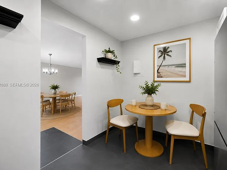 800 S Hollybrook Dr #205 — Photo 5