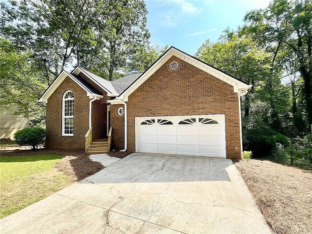 107 Radford Cir SW photo 1