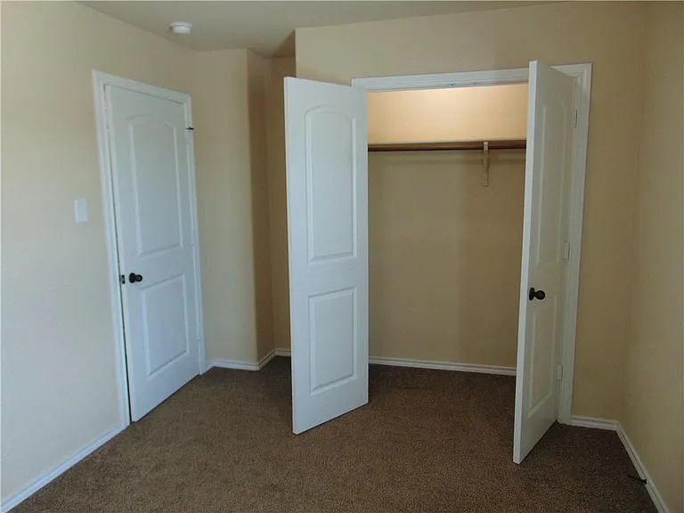 185 Creekside Villa Dr — Photo 10