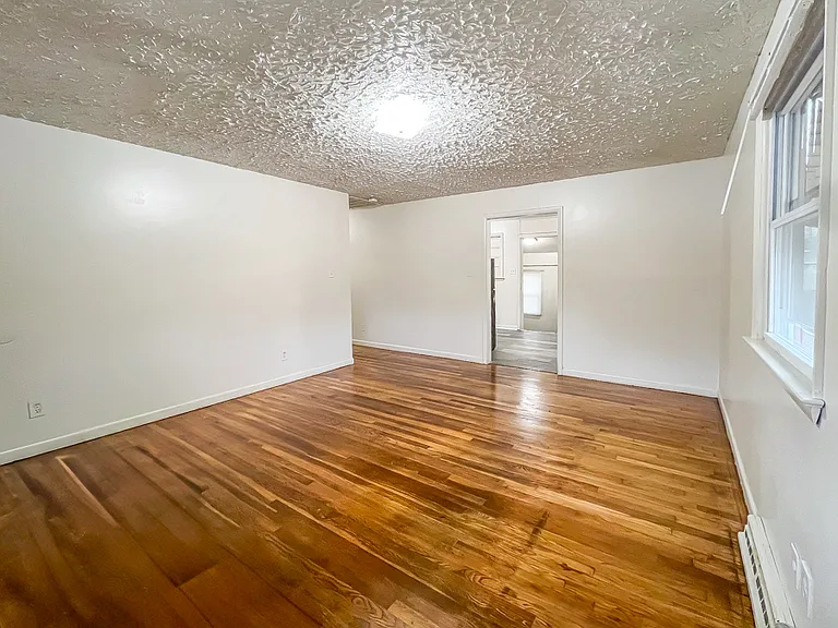 305 S 9th Ave — Photo 15