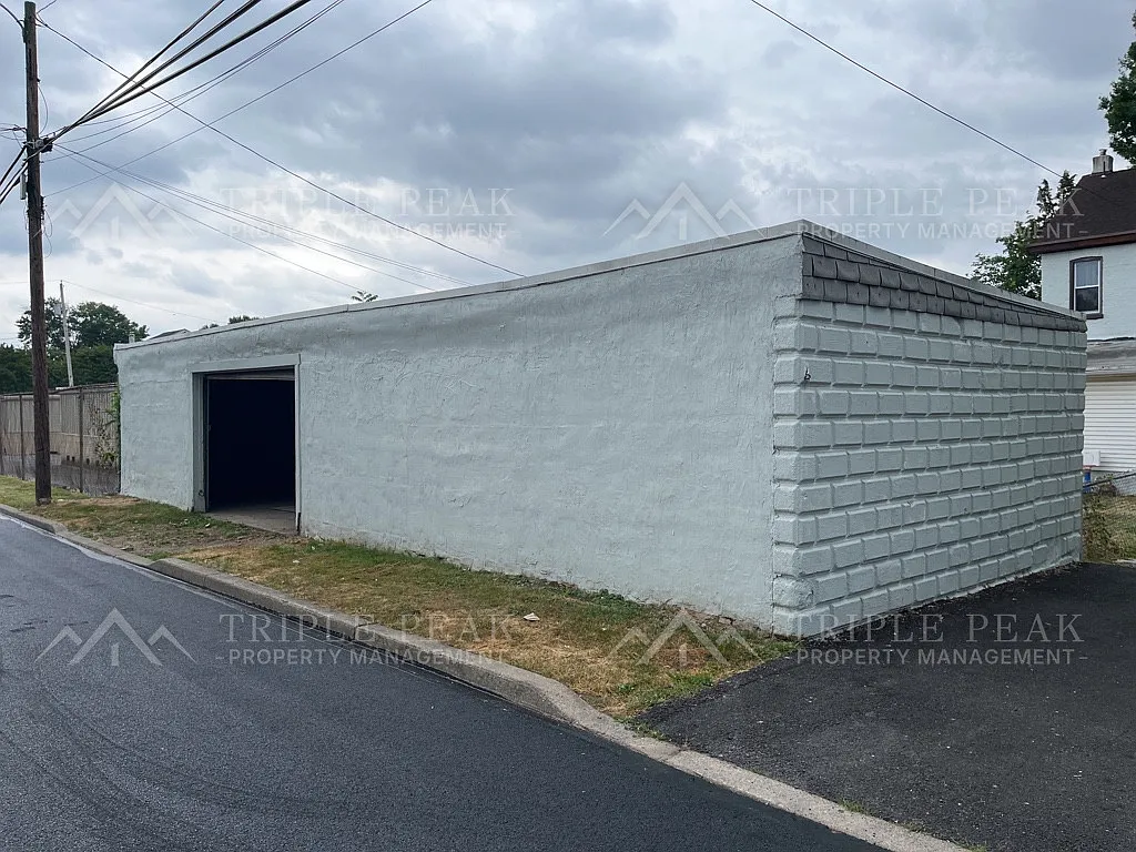 34 8th St, Upland, PA - LPP - Garage — Photo 3