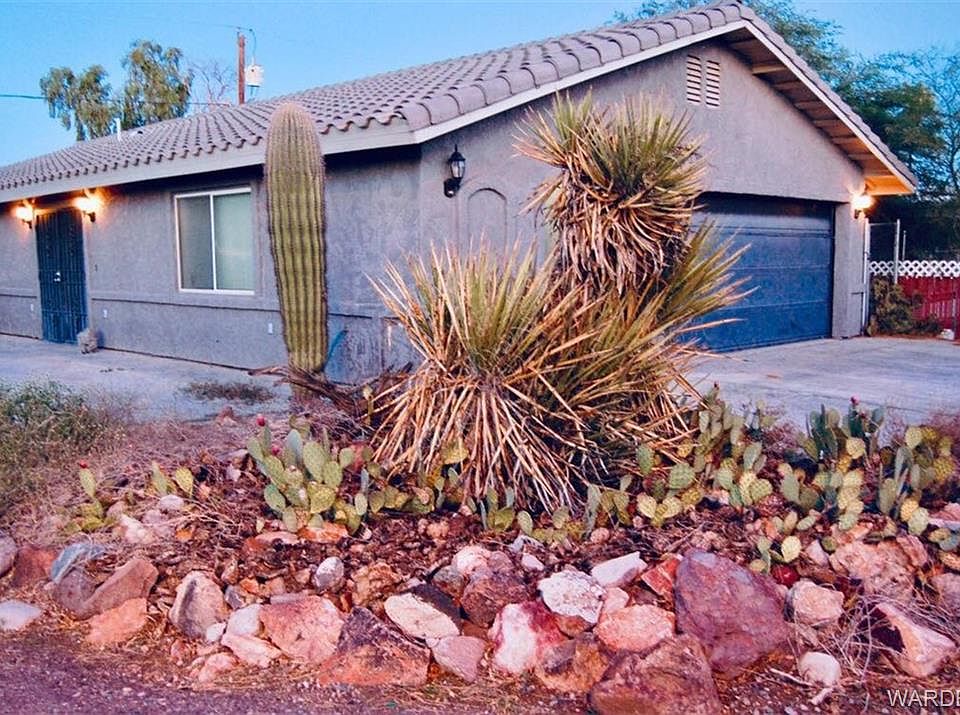 2nd image of 1830 Arrowhead Dr