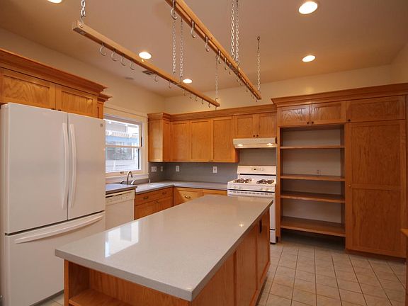 5th image of 1117 Avon Pl