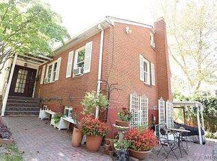 1089 Old Northern Blvd, Roslyn, NY