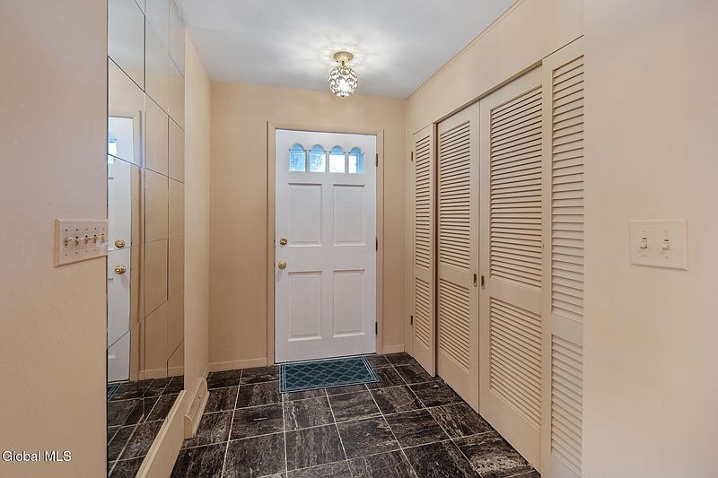 4th image of 33 Milner Avenue