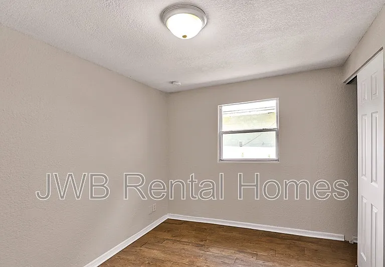2262 Kingston St — Photo 8