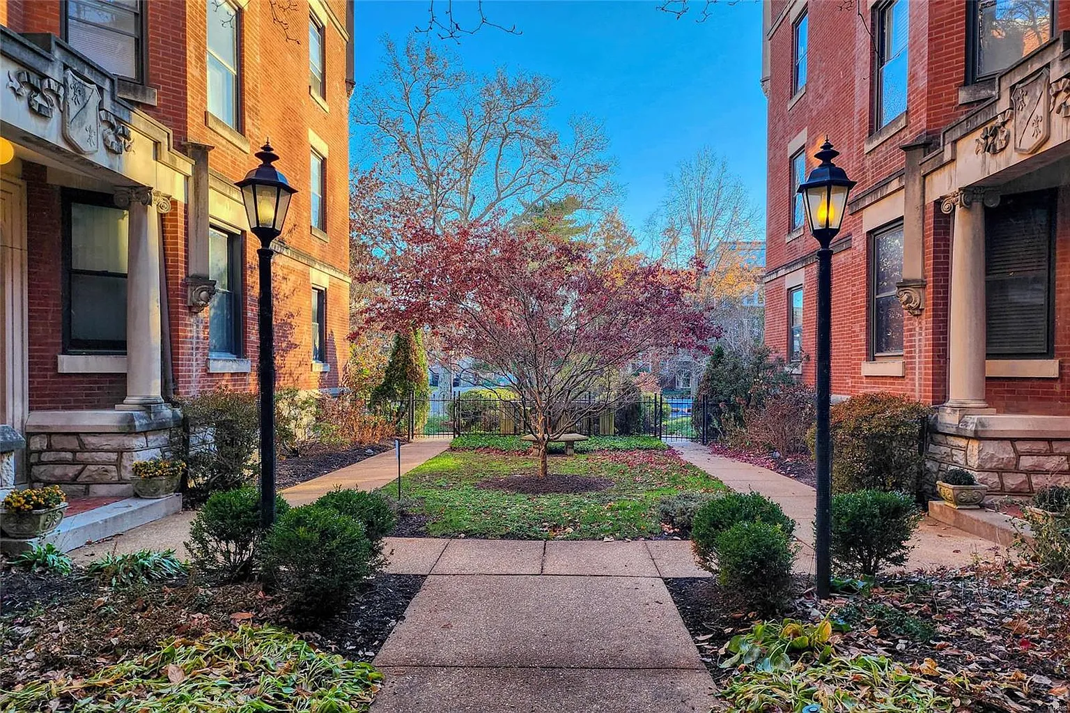 5535 Waterman Blvd APT 3N photo 1