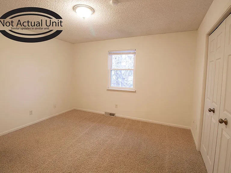 1904 Mirtle Grove Ct — Photo 13