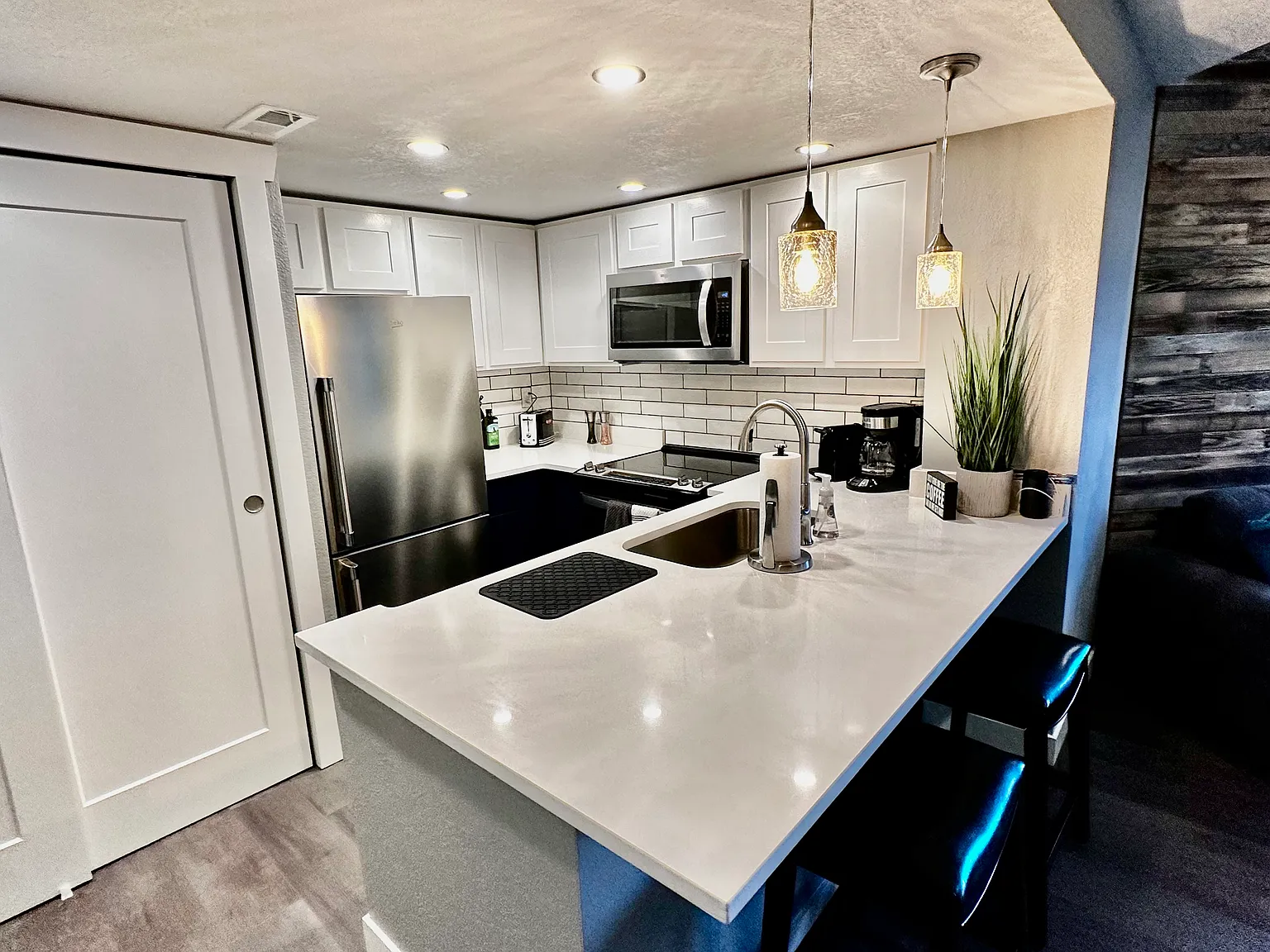 2 bed, $3,600 — Photo 2