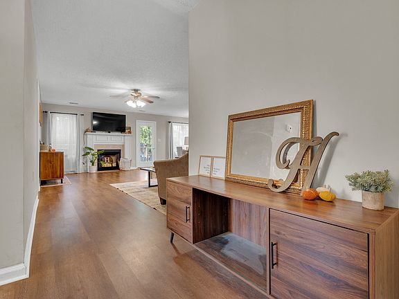 5th image of 360 Andrew Dr