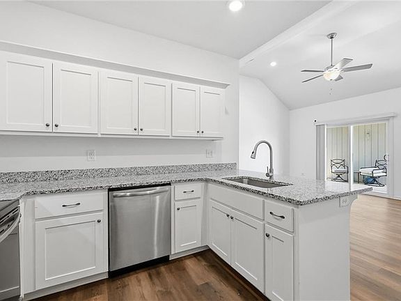 5th image of 1304 E Joles Dr