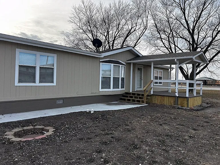 3 bed, 1216 sqft, $1,125 — Photo 1
