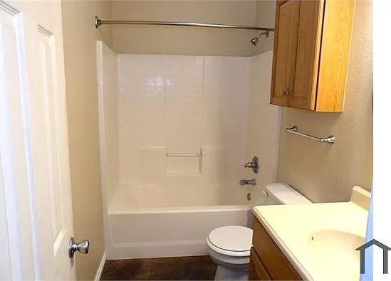 109 W C Ave — Photo 10