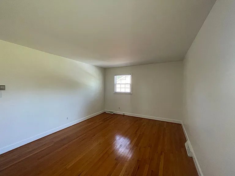 7327 Meadowdale Ln — Photo 11