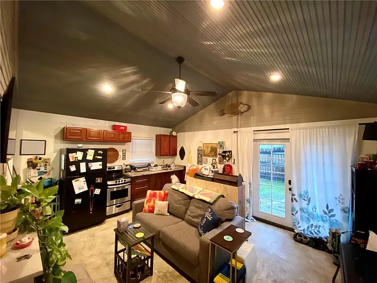 5832 Clara St #B — Photo 4