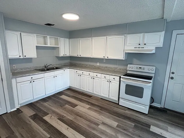 1137 Edith Ave — Photo 3