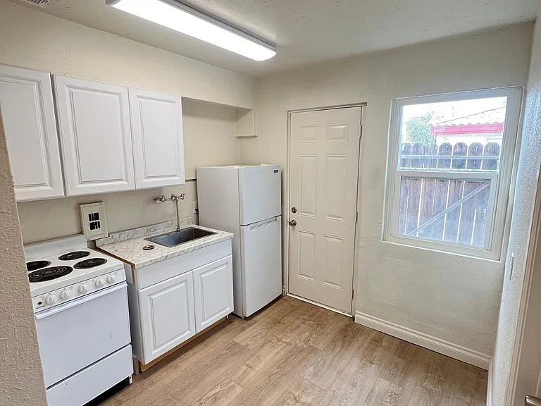1075 W State St #8 — Photo 7
