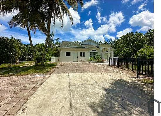 6 bed, 2520 sqft, $6,500 — Photo 2
