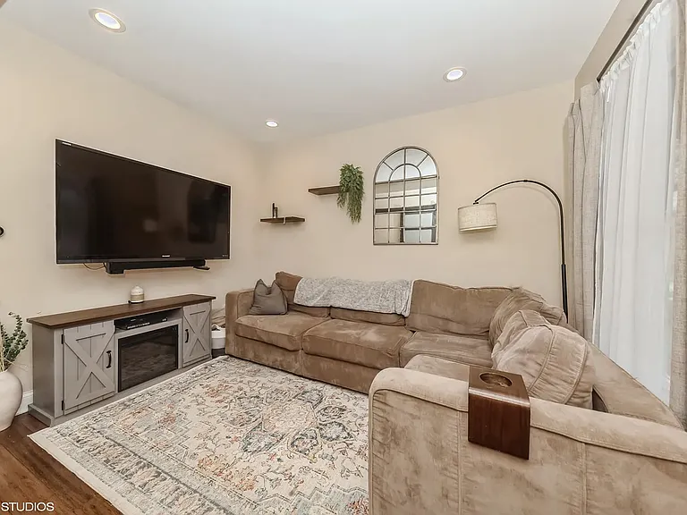 3633 N Nordica Ave — Photo 9