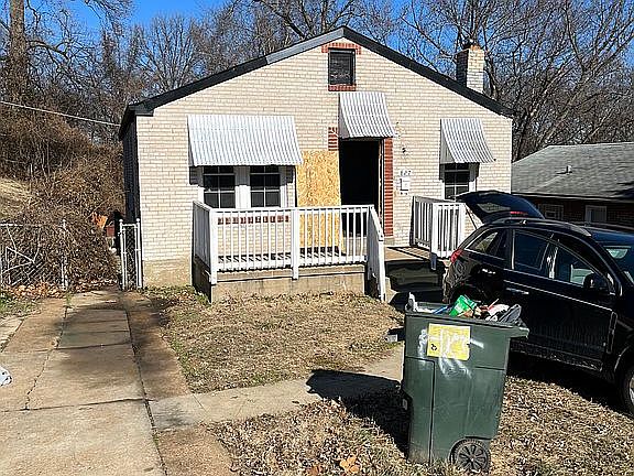 4th image of 827 Harlan Ave