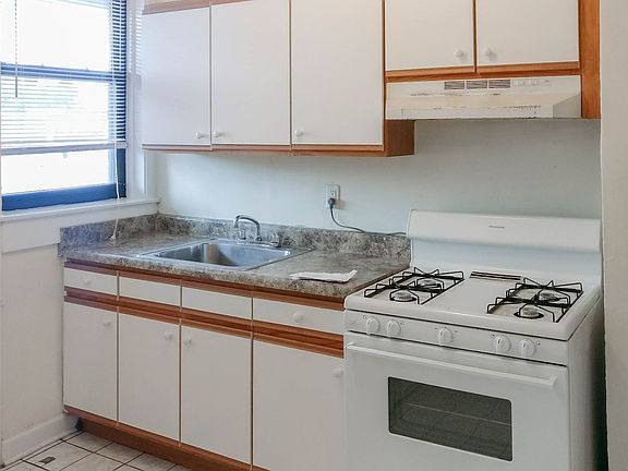 2nd image of 1957 W Winnemac Ave #3