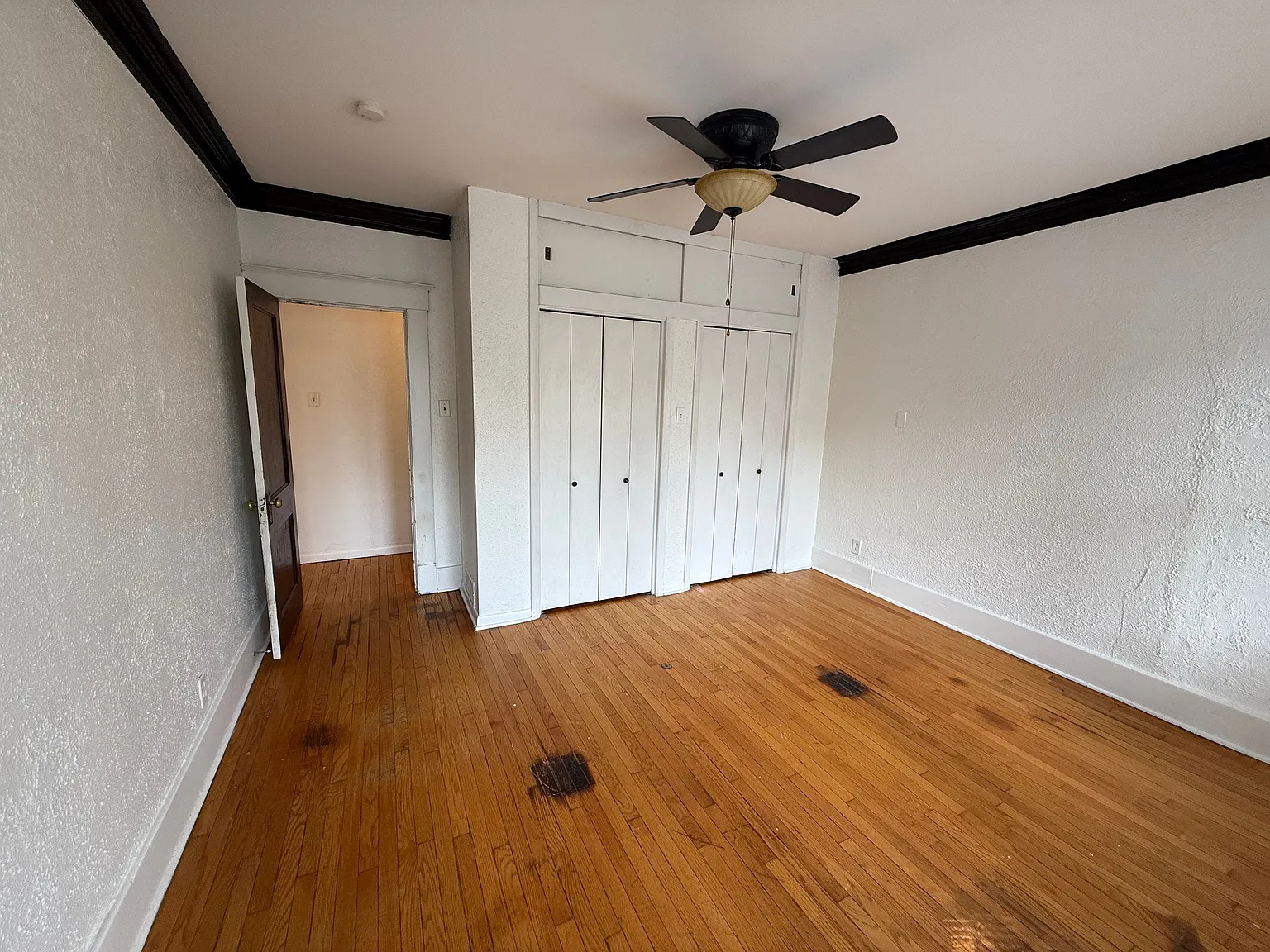 2 bed, 1.0 bath, $1,050 — Photo 4