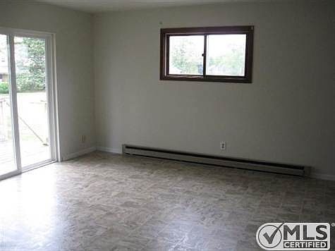 5th image of 240 Balsam St