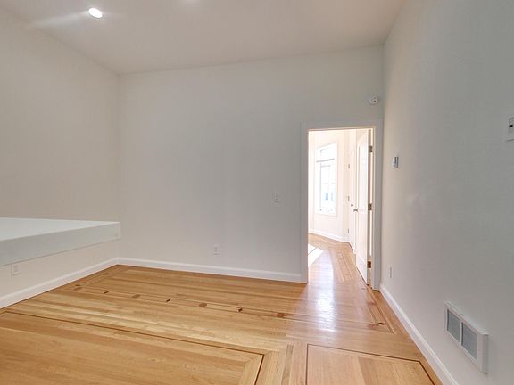 4th image of 840 Greenwich St #A