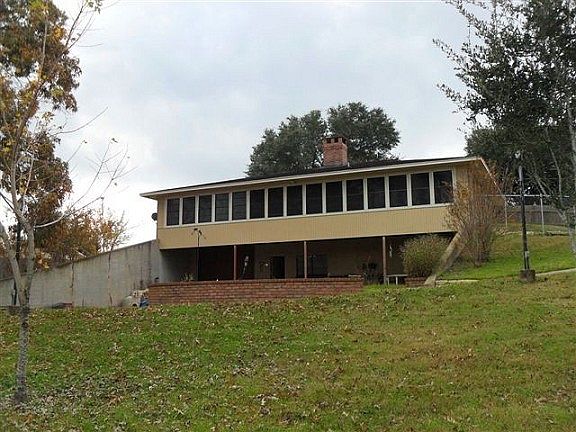 1st image of 615 Lakeview Dr