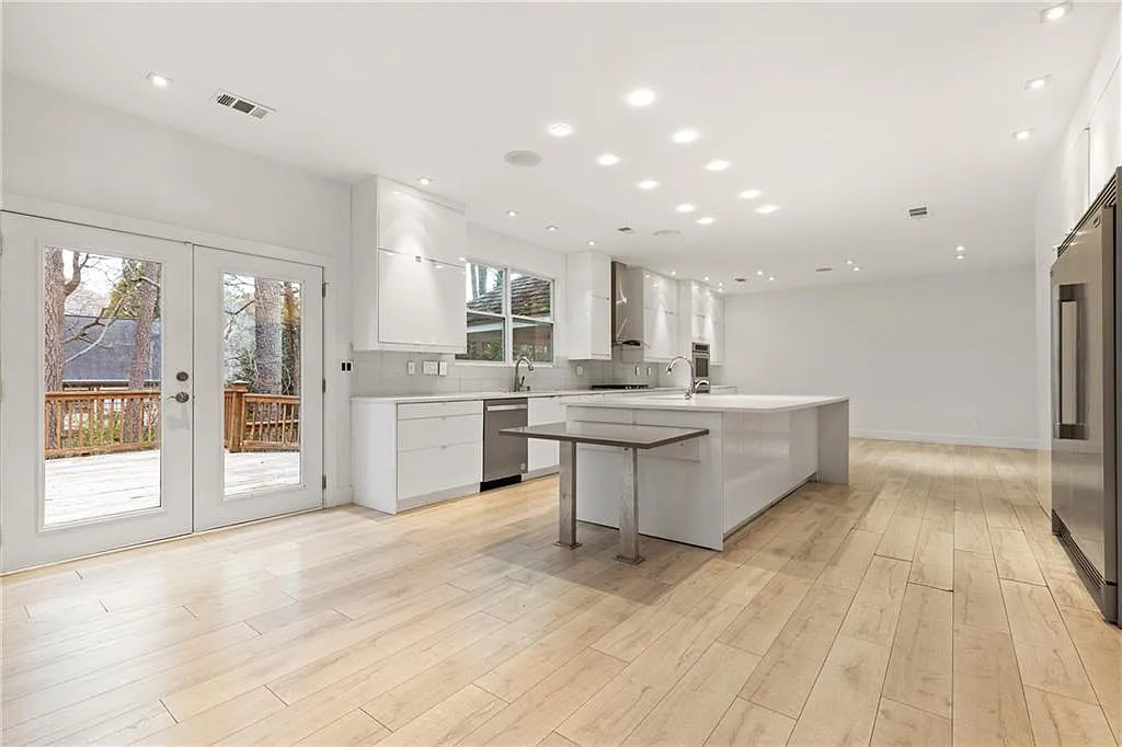 4 bed, 3.5 bath, 3201 sqft, $5,500 — Photo 3
