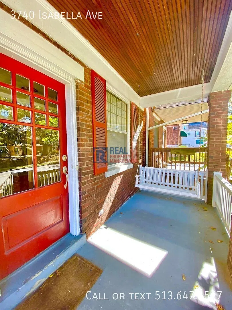 Amazing Oakley Location - With Parking! — Photo 2