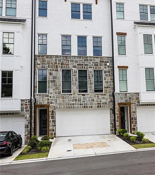 2722 Thornewilde Way — Photo 2