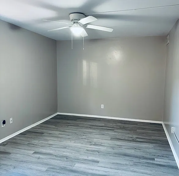 1208 E Schaub Dr — Photo 9