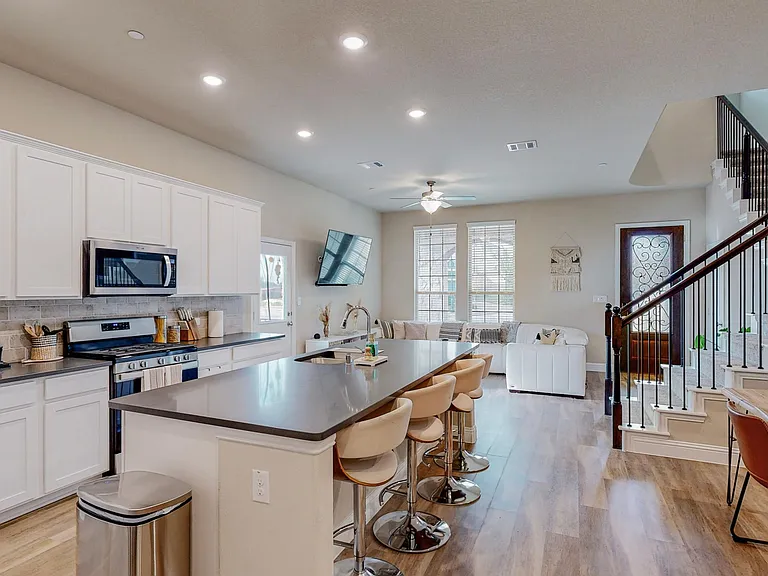 7524 Redondo Dr — Photo 10