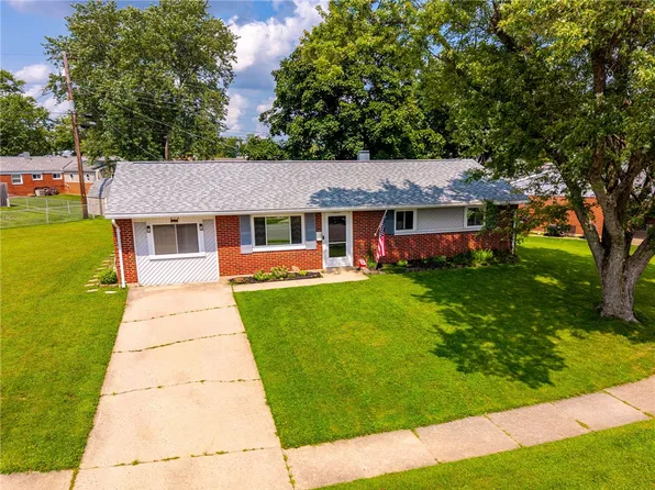 272 Foothill Dr, Brookville, OH 45309