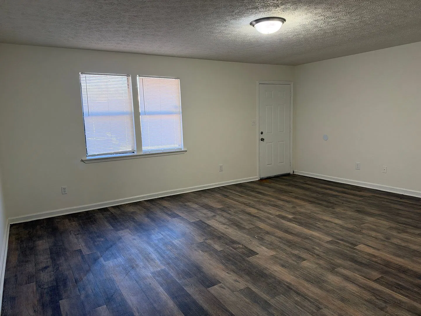 121/123 Deer Creek Ct — Photo 3