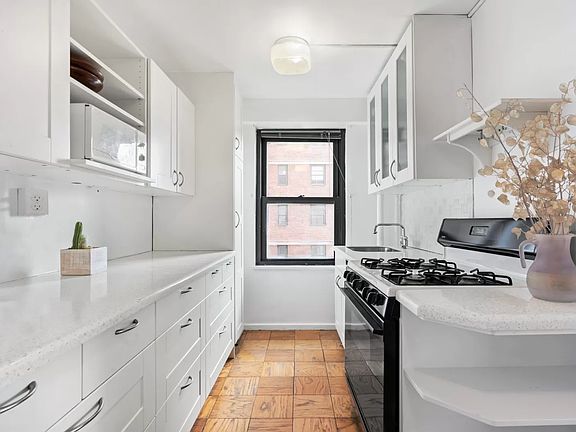 5th image of 210 Broadway APT H1203