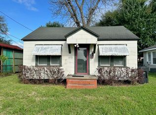 6265 Washington St, Groves, TX 77619