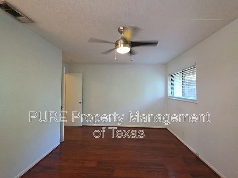3000 Lakeside Dr — Photo 30