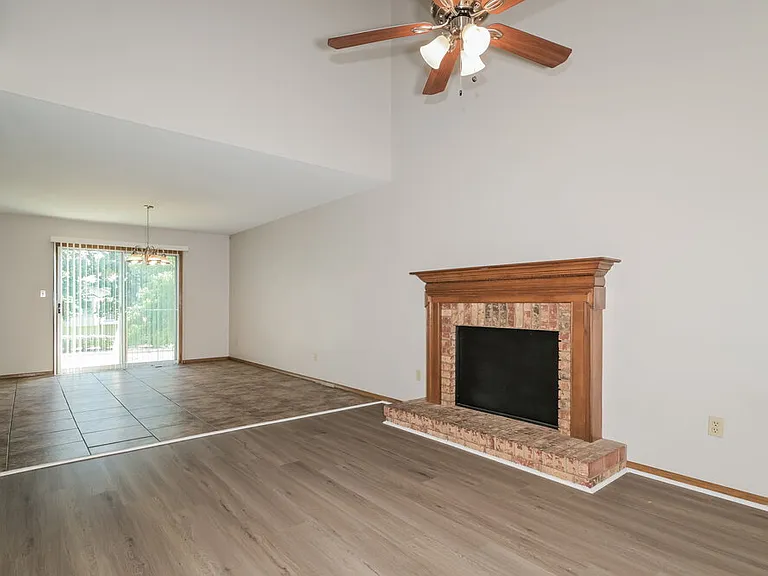 402 Waterside Dr — Photo 6
