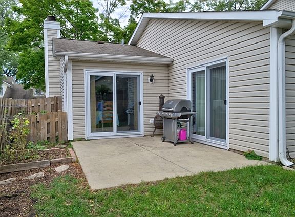 3rd image of 241 Stanyon Ln