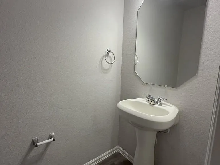 505 Hines Ave #B — Photo 7