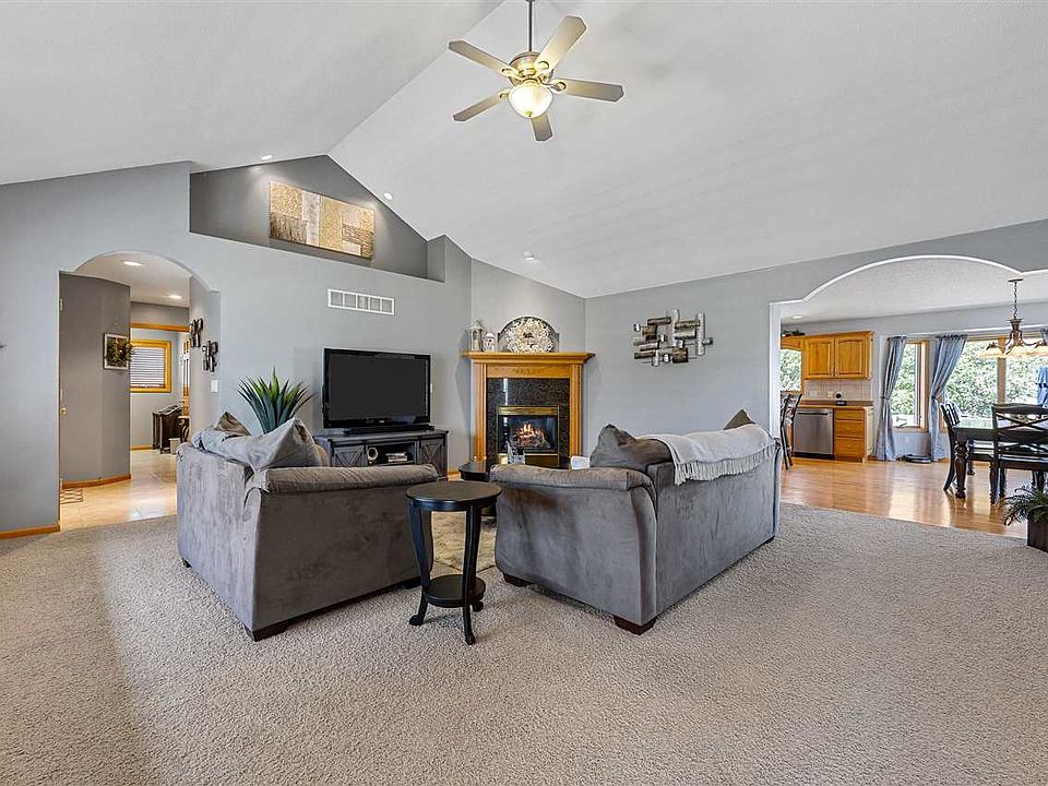 435 Prairie View Dr, Fairfax, IA 52228 Zillow