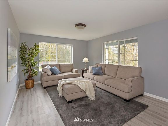 3rd image of 8899 Clearwater Lane SE