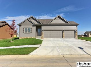 1902 Mayflower Rd, Bellevue, NE 68123