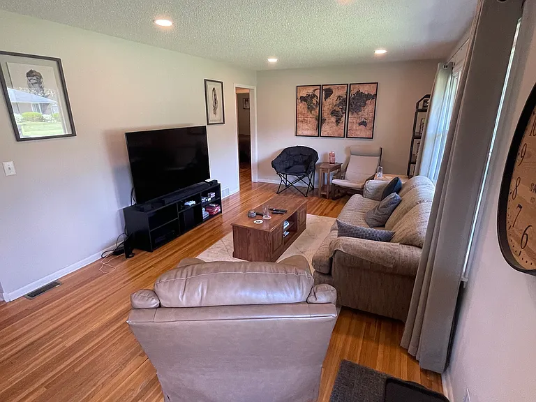 1716 Irving Curv — Photo 3