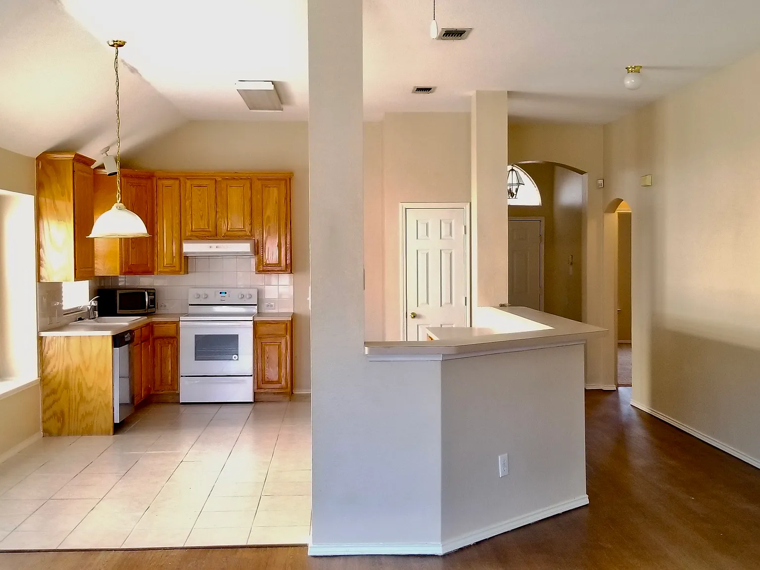 3 bed, 1853 sqft, $2,100 — Photo 3