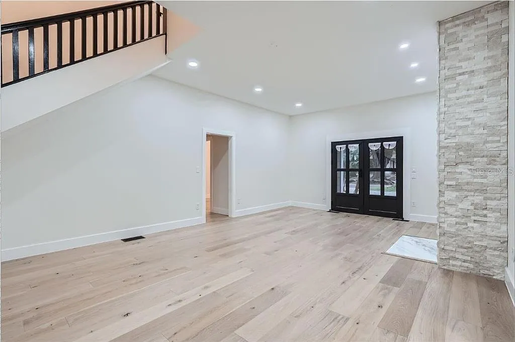 3 bed, 3.0 bath, 2000 sqft, $4,200 — Photo 4